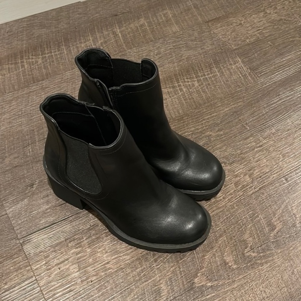 Sun & Stone zip up booties